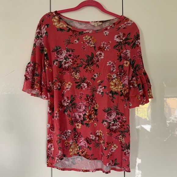 Pretty Floral top. Fantastic Fawn. Very soft and comfortable. - Picture 1 of 7